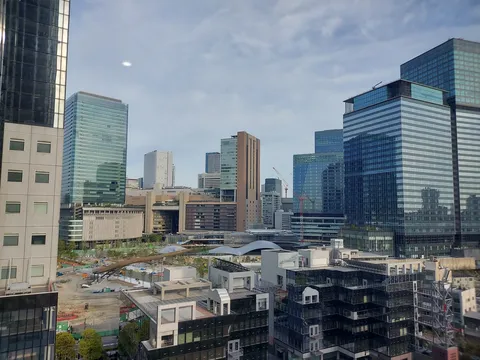 高層ビル群の躍動