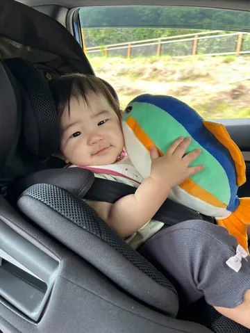 車内で見つけた癒しの抱擁