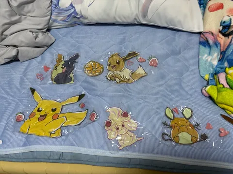 布の上のポケモンたち