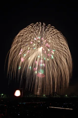 夜空を彩る光のカーテン