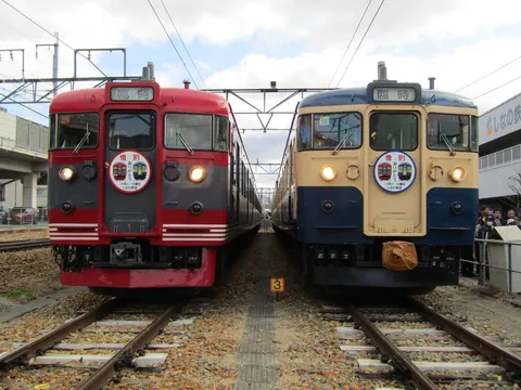 惜別を彩る二両の列車