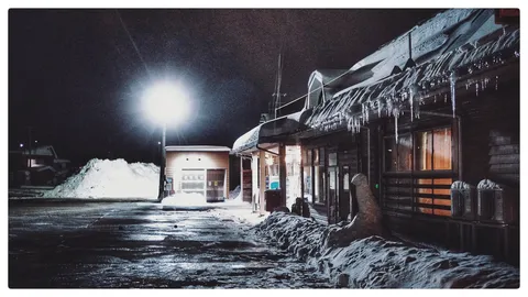 雪夜の静かな灯り