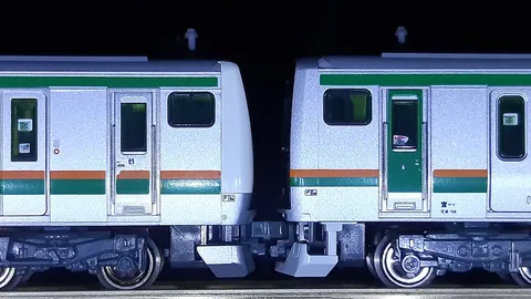 列車の間に広がる静寂