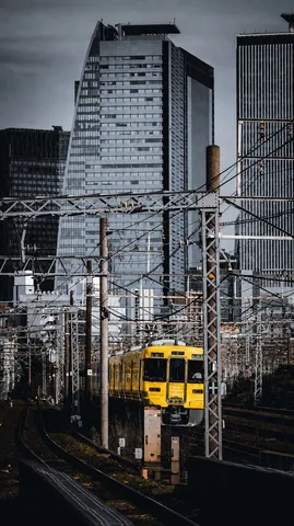 高架線に灯る都市の余韻