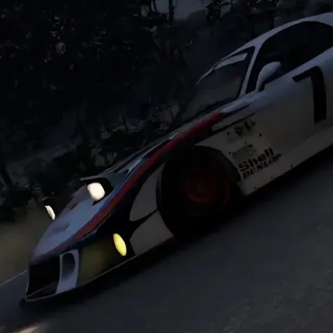 闇夜に光るレーシングカー