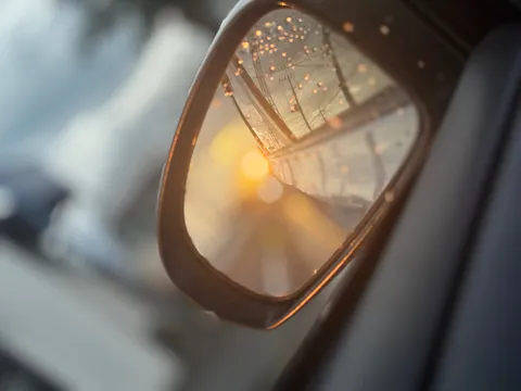 雨粒越しの夕暮れ