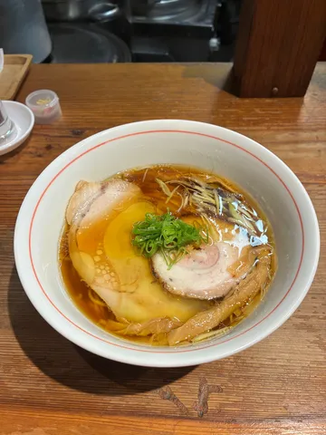 湯気立つ一杯、誘う醤油の香り