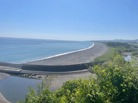 果てなく続く青い海と砂浜