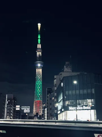 夜空を彩るタワー