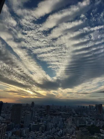 都市を包む、空の劇場