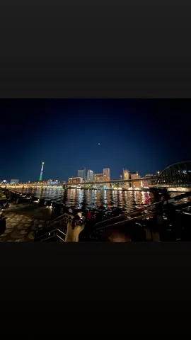 夜景に映る都会の灯り