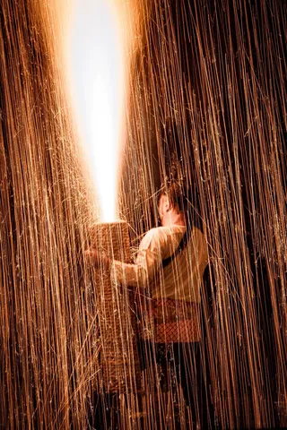 炎の雨を背にした一瞬