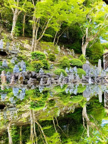 静謐な水面に映る、古の囁き