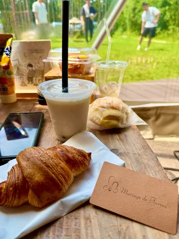 休日のカフェテラスで