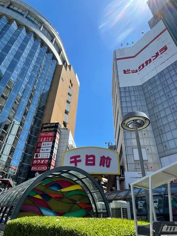 都会の光と色彩が織りなす風景
