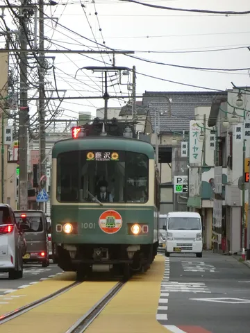緑の路面電車の風景
