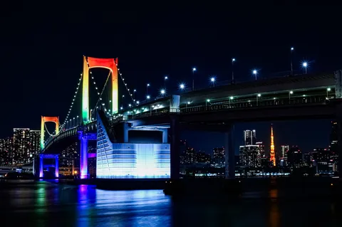 東京夜景に架かる虹