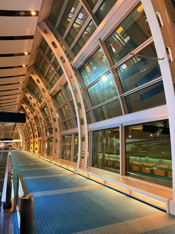 旅への期待感、加速する空間