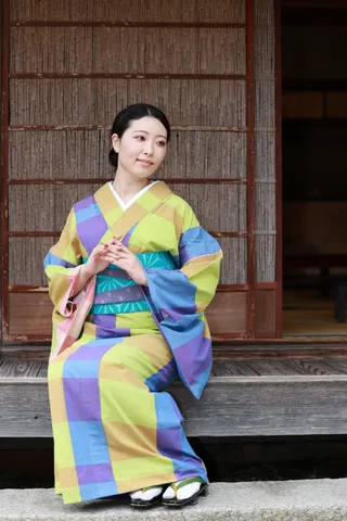 色の洪水、縁側でひと休み