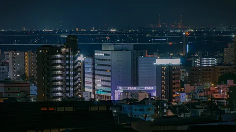 夜景の中の小さな灯り