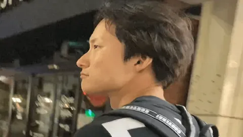 横顔の先に、何見てる？