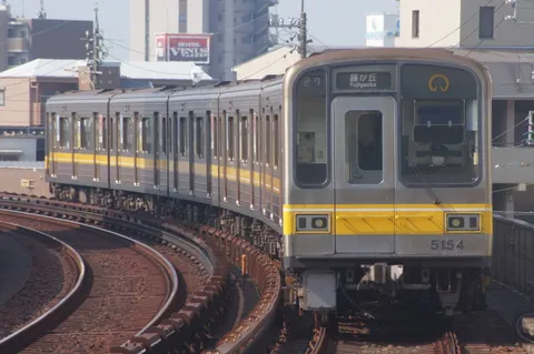 カーブを駆ける銀色の疾風
