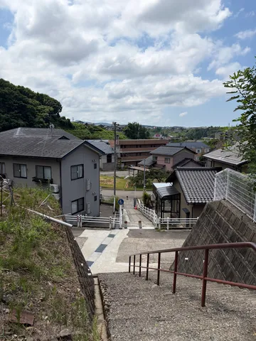 坂道の先にある日常風景