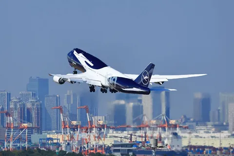 旅立ちを告げる巨人の翼