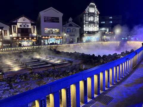 湯けむりの夜、幻想の温泉街