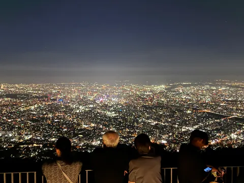 街明かりの観客席