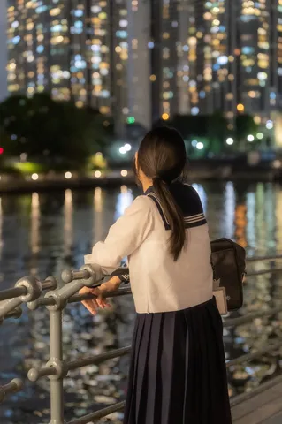 街の灯りに佇む夜