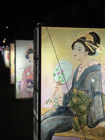 夜に咲く日本の美人画