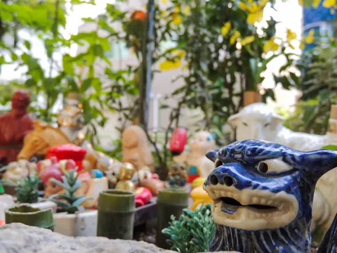 魔除けの表情、不思議な庭園