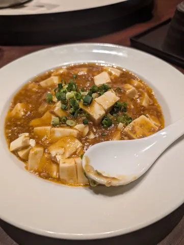 豆腐とスパイスの温かな一皿