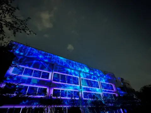 夜空に浮かぶ、光の宇宙