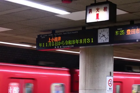 駅の旅立ち、時刻と風景