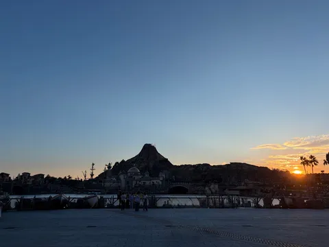 夕暮れ時のファンタジーアイランド
