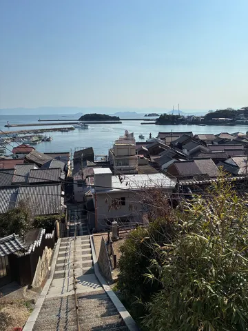 港町の階段からの眺め