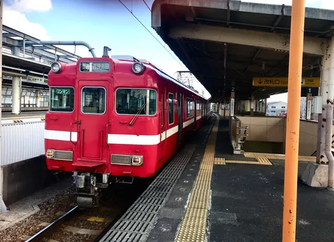 赤い車両と旅情