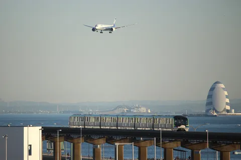 空とレール、交錯する風景