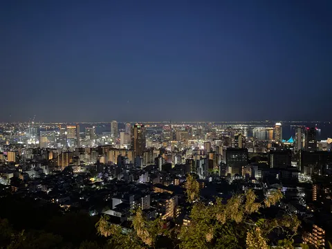 煌めく夜景、都会の宝石箱