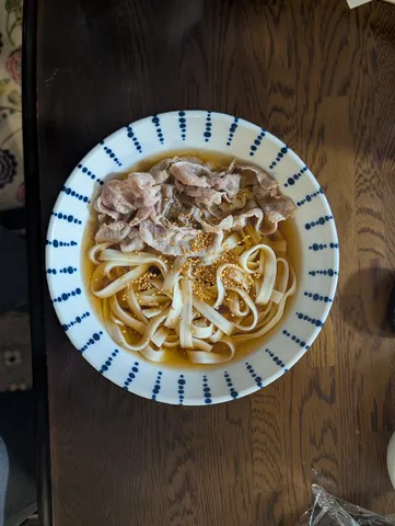 湯気と香りのうどん風景