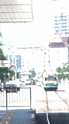 日の光に染まる街の音
