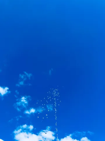 水滴が描く青空の軌跡