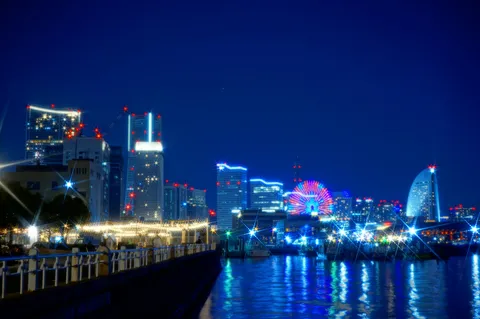 煌めく港の夜景