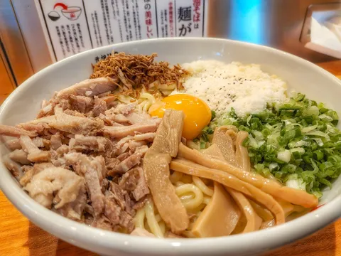 黄身が主役の和風つけ麺