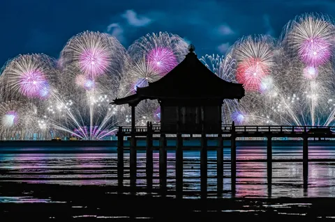 水上の楼閣、夢幻の花火
