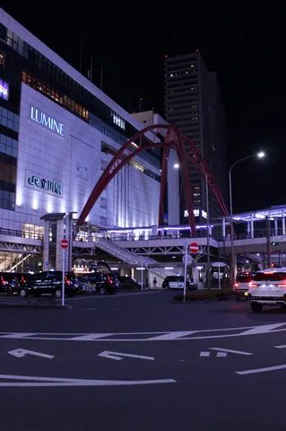 駅前のシンボリックな夜