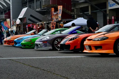 彩り豊かなスポーツカーたちの競演