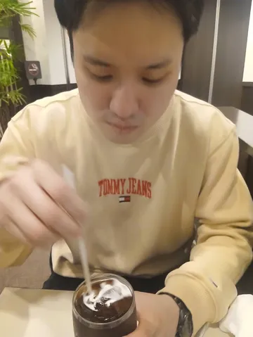 ストローでかき混ぜるひととき